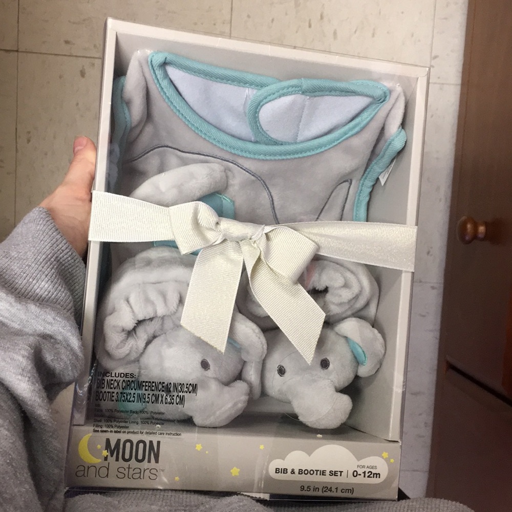 Bib and bootie set